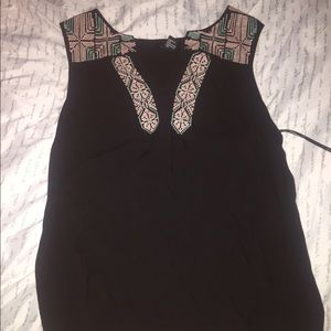 Black geometric top
